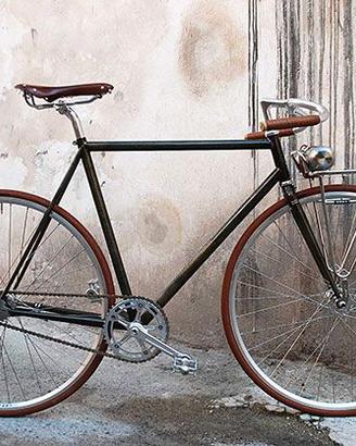 Bici Pinarello vintage, telaio UCY, verde.