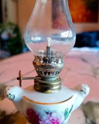 Piccola Lampada a Olio in porcellana - anni '60
