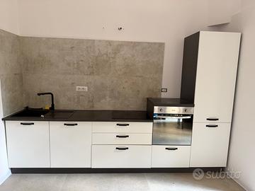 Cucina moderna completa con elettrodomestici + Arm