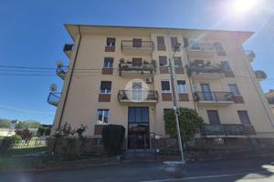 2 LOCALI A STRADELLA
