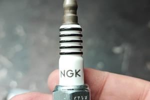 NGK ikr9j8 - ikr9h8 candele IRIDIO