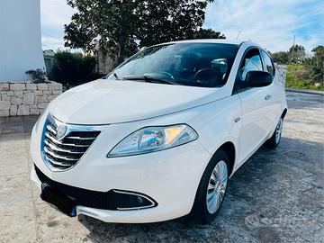 Lancia Ypsilon 1.2 - IDEALE X NEOPATENTATI - 2011