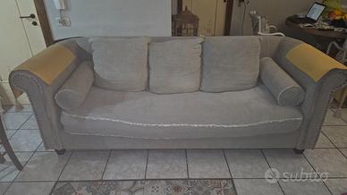 Divano comodissimo in piuma d oca.