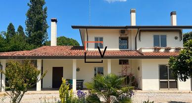 CASA SINGOLA CON 3.000MQ DI GIARDINO