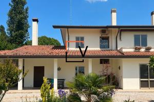 CASA SINGOLA CON 3.000MQ DI GIARDINO