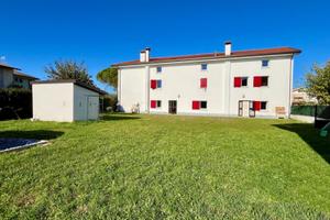 BIAUZZO SPAZIOSA CASA INDIPENDENTE CON GIARDINO