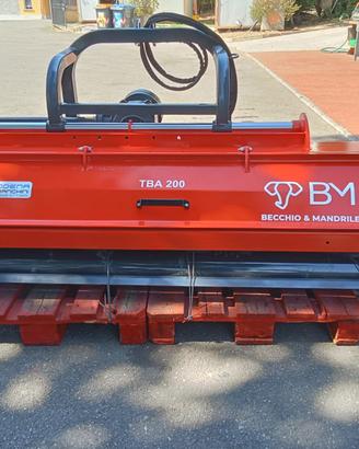 trincia erba B&M TBA 200 con spostamento idraulico
