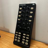 NATIVE INSTRUMENTS Traktor Kontrol X1 Mk2