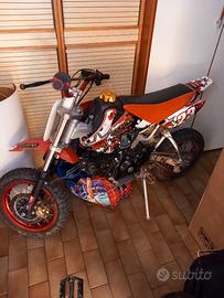 € 340 Pitbike rockstar cross 140cc