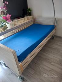 Letto per disabili elettrico,materasso e tavolino