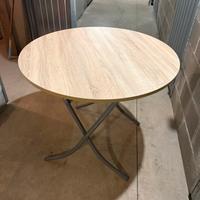 Tavolo in legno richiudibile