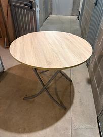 Tavolo in legno richiudibile