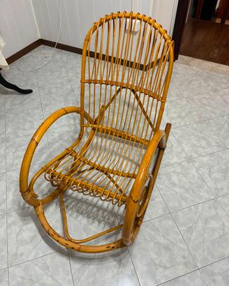 Sedia/poltrona a dondolo d'epoca.
