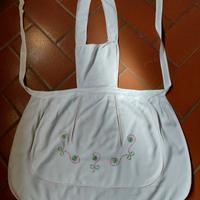 grembiule da cucina ricamato