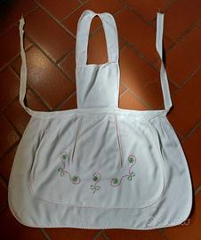 grembiule da cucina ricamato