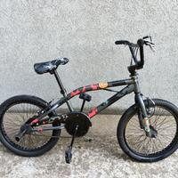 bicicletta BMX 