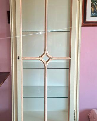 Vetrina in legno decapato stile shabby