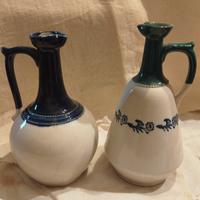 Due brocche in ceramica smaltata 