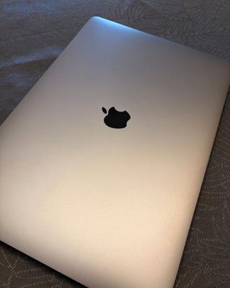MacBook Pro 15” 2017 Touch Bar i7 16GB – scatola