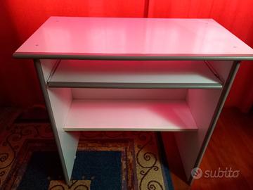 Scrivania da computer colore bianco