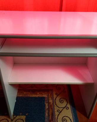 Scrivania da computer colore bianco