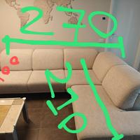 Divano angolare di design.