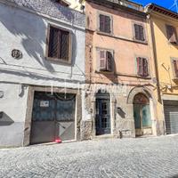 APPARTAMENTO CON MAGAZZINO NEL CENTRO STORICO DI V