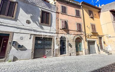 APPARTAMENTO CON MAGAZZINO NEL CENTRO STORICO DI V
