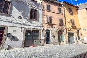 APPARTAMENTO CON MAGAZZINO NEL CENTRO STORICO DI V