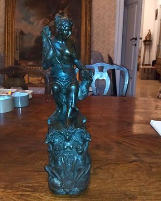 Figura femminile con cane e arco