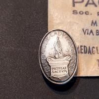 distintivo Ass. Naz. famiglie caduti in guerra