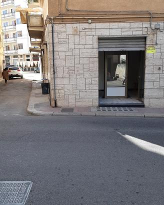 Locale commerciale 24 mq. ad angolo zona centrale