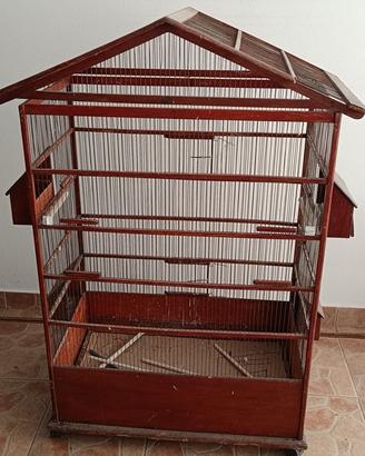 Voliera in legno