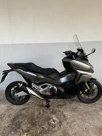 Honda forza 750