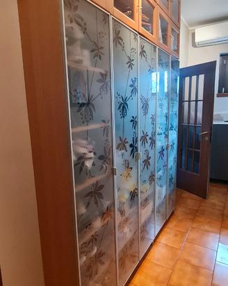 Armadio ikea billy con ante e rialzi