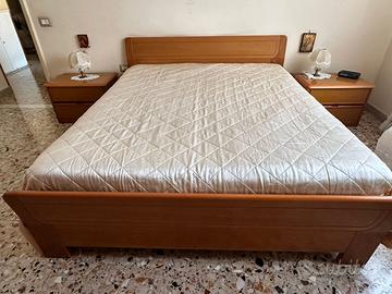 Camera da letto matrimoniale in legno completa