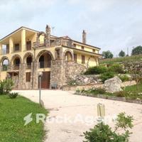 SOLUZIONE INDIPENDENTE PANORAMICA CON AMPIO GIARDI