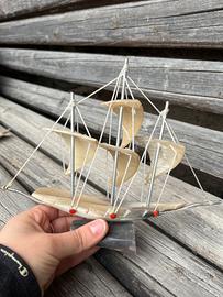 Modellino di Veliero Artigianale in corno