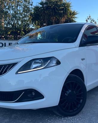 Lancia Ypsilon Gold Hybrid 1.0 FireFly 70cv