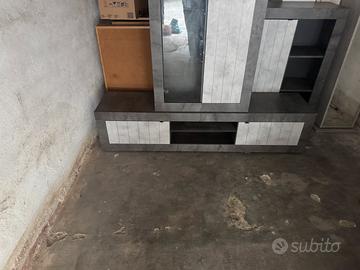 Mobili da sala piu mobiletto per bagno