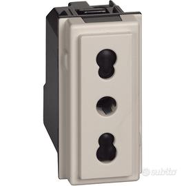 Bticino KM4180 Presa bipasso 2P+T 10/16A 250Vac