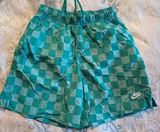 Pantaloncino Nike utilizzabile anche come costume 