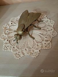 Vecchio posacenere in metallo vintage