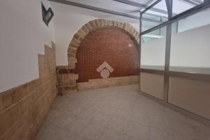 NEGOZIO A PARTINICO