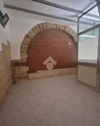 NEGOZIO A PARTINICO
