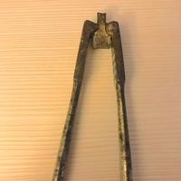 Schiaccianoci antico in ferro