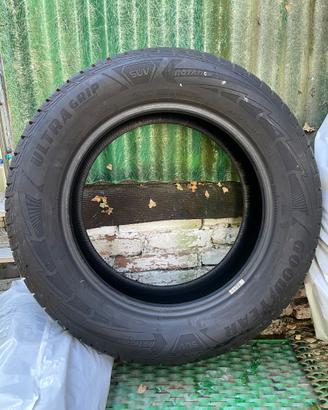 Treno di gomme Goodyear per SUV
