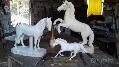 Cavalli in legno