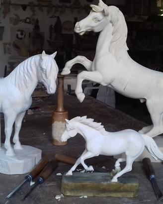 Cavalli in legno