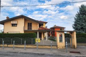 Villa di 197 m² con più di 5 locali e box auto dop